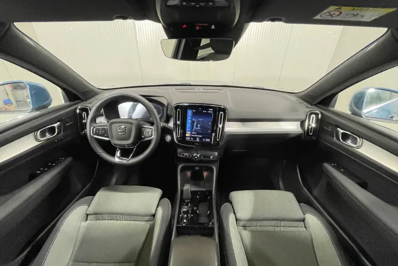 Volvo XC40 din 2023 cu 142.610 km - oferta VOL134808 - foto 7