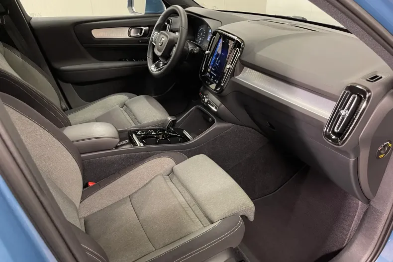 Volvo XC40 din 2023 cu 142.610 km - oferta VOL134808 - foto 10