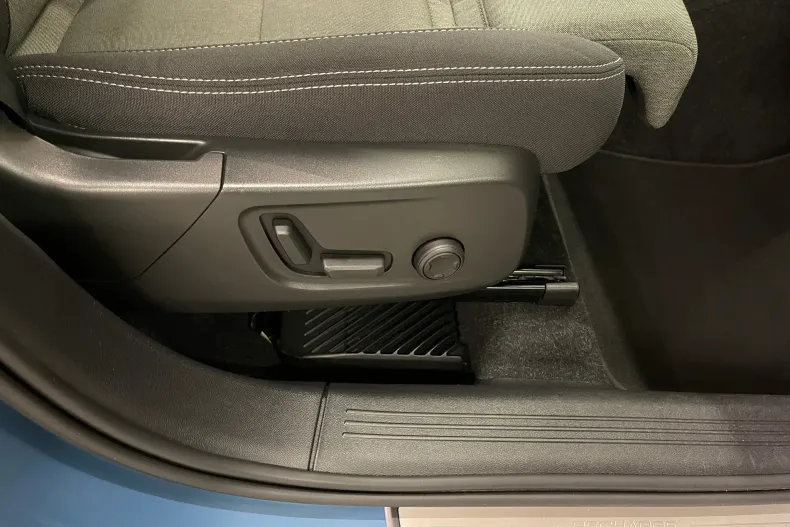 Volvo XC40 din 2023 cu 142.610 km - oferta VOL134808 - foto 24