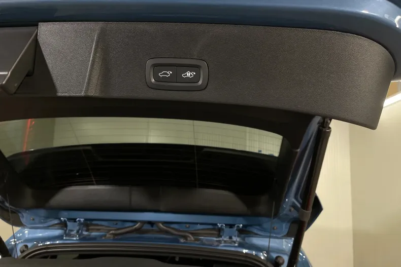 Volvo XC40 din 2023 cu 142.610 km - oferta VOL134808 - foto 25