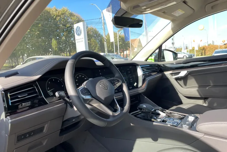Volkswagen Touareg din 2025 cu 1 km - oferta VOL134828 - foto 9
