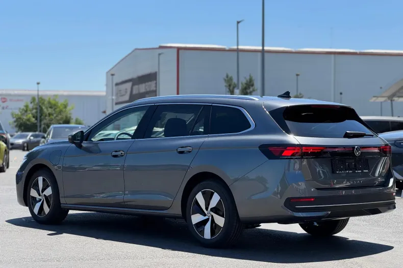 Volkswagen Passat din 2025 cu 5 km - oferta VOL134958 - foto 4