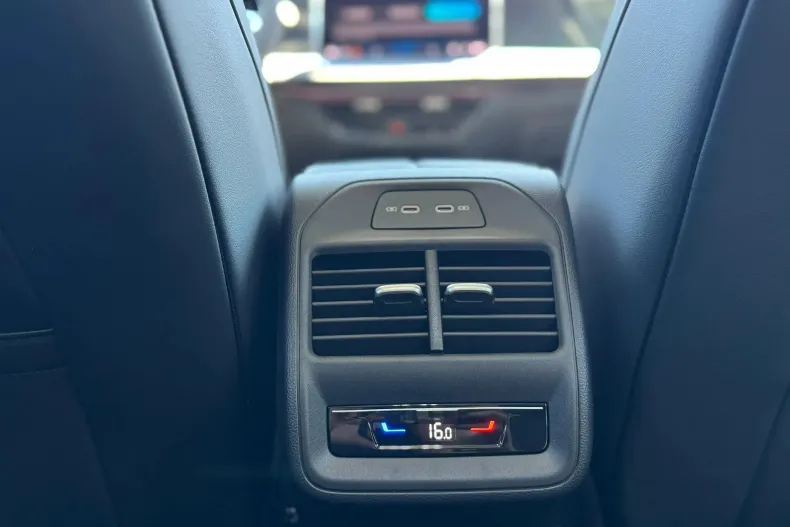 Volkswagen Passat din 2025 cu 5 km - oferta VOL134958 - foto 12