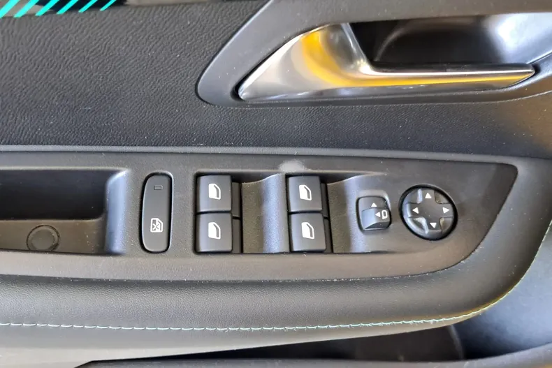 Peugeot 208 din 2022 cu 23.713 km - oferta PEU134976 - foto 9