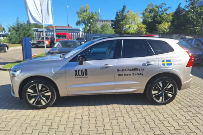 Volvo XC60 din 2025 cu 3.500 km - oferta VOL135066 - foto 8
