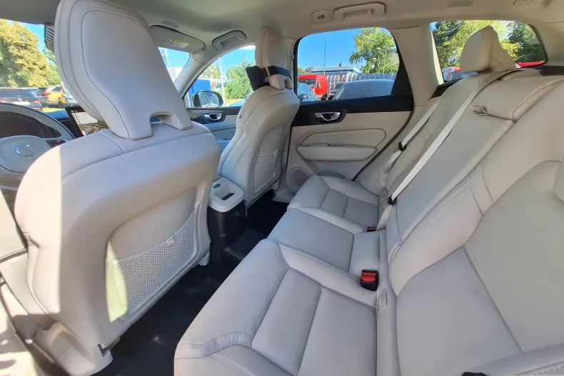 Volvo XC60 din 2025 cu 3.500 km - oferta VOL135066 - foto 16