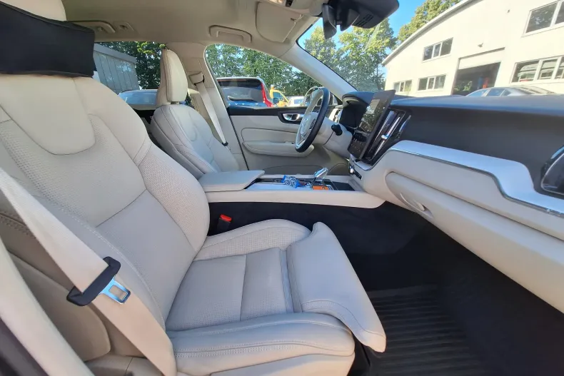 Volvo XC60 din 2025 cu 3.500 km - oferta VOL135066 - foto 18