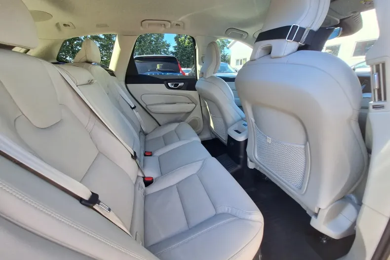 Volvo XC60 din 2025 cu 3.500 km - oferta VOL135066 - foto 19