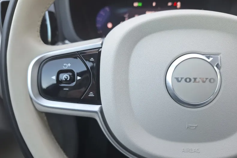 Volvo XC60 din 2025 cu 3.500 km - oferta VOL135066 - foto 21