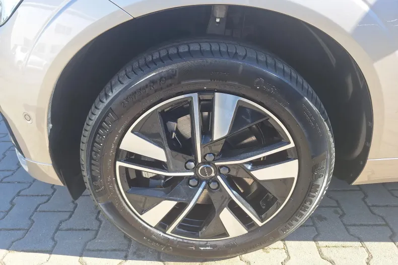 Volvo XC60 din 2025 cu 3.500 km - oferta VOL135066 - foto 35