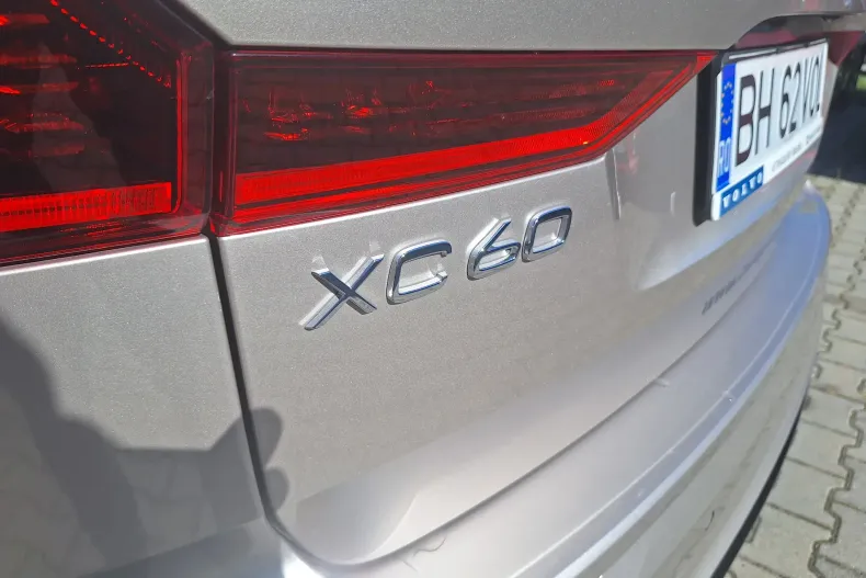 Volvo XC60 din 2025 cu 3.500 km - oferta VOL135066 - foto 39