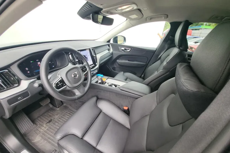 Volvo XC60 din 2025 cu 8.100 km - oferta VOL135067 - foto 9