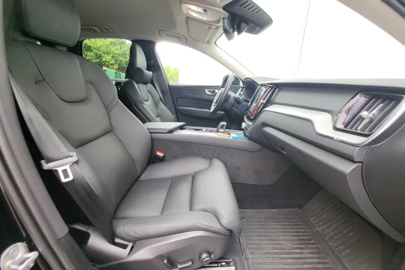 Volvo XC60 din 2025 cu 9.800 km - oferta VOL135069 - foto 12