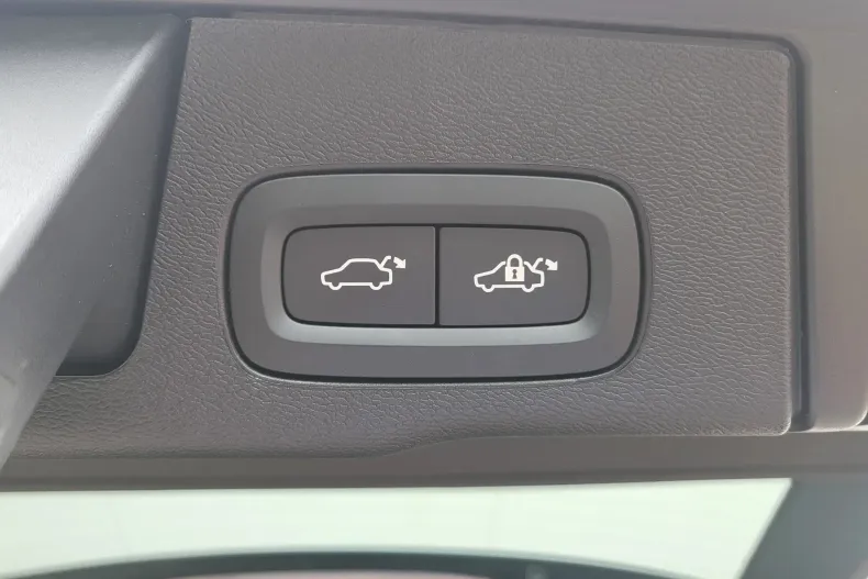 Volvo XC60 din 2025 cu 9.800 km - oferta VOL135069 - foto 24