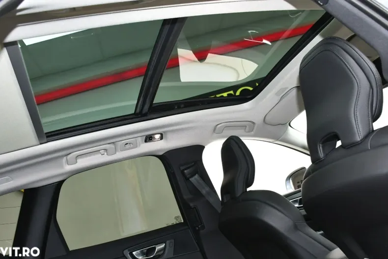 Volvo XC60 din 2021 cu 76.243 km - oferta VOL135115 - foto 13