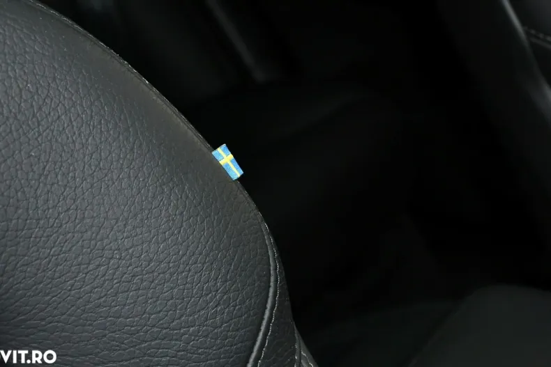 Volvo XC60 din 2021 cu 76.243 km - oferta VOL135115 - foto 14