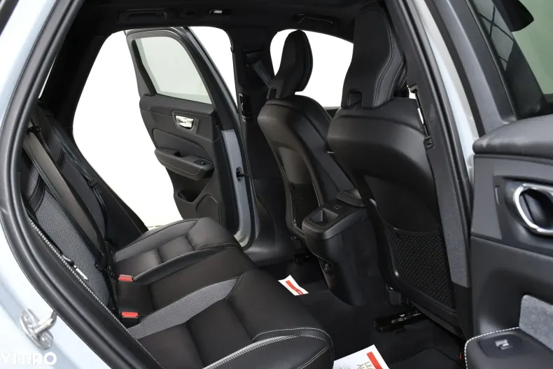 Volvo XC60 din 2023 cu 67.500 km - oferta VOL135120 - foto 9