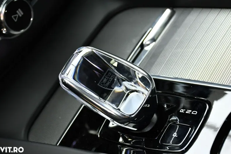 Volvo XC60 din 2023 cu 67.500 km - oferta VOL135120 - foto 18