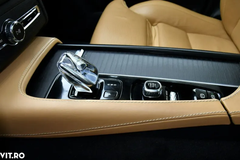 Volvo XC90 din 2020 cu 102.862 km - oferta VOL135180 - foto 13