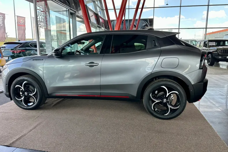 Alfa Romeo Junior din 2025 cu 1 km - oferta ALF135207 - foto 4