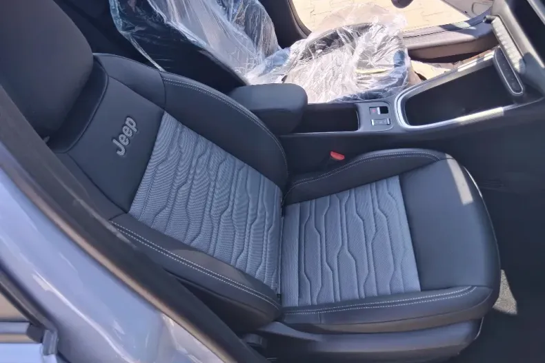 Jeep Avenger din 2025 cu 1 km - oferta JEE135233 - foto 12