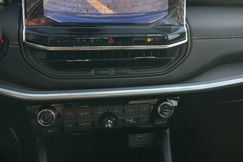 Jeep Compass din 2024 cu 1 km - oferta JEE135239 - foto 8