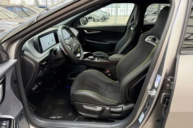 Kia EV6 din 2024 cu 12.035 km - oferta KIA135277 - foto 7