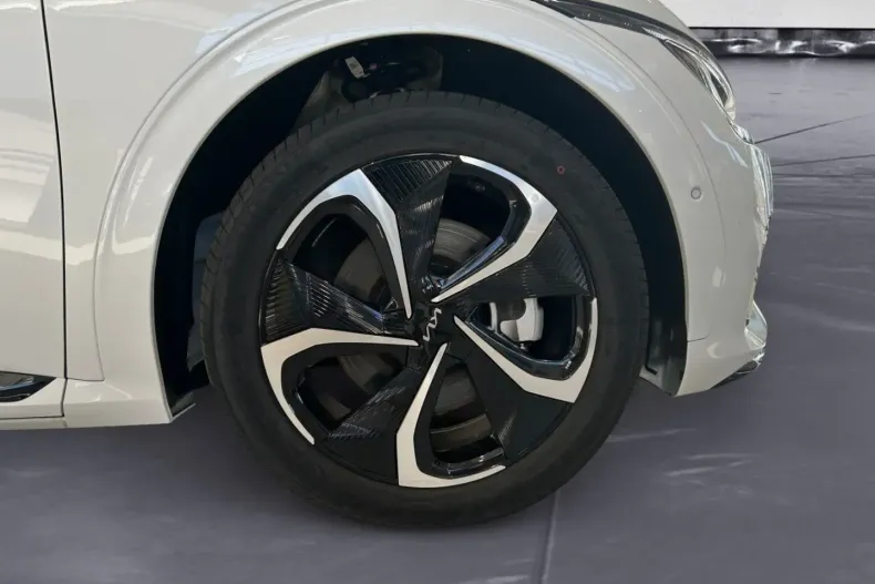 Kia EV6 din 2024 cu 12.279 km - oferta KIA135279 - foto 10