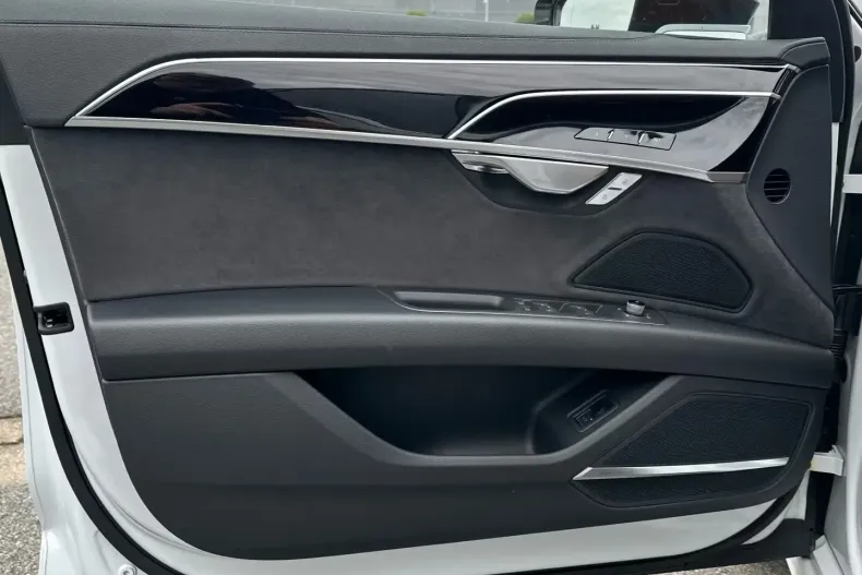 Audi A8 din 2024 cu 36.135 km - oferta AUD135341 - foto 6