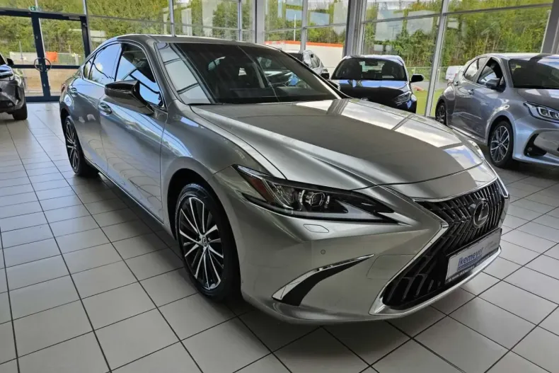 Lexus ES 300 din 2024 cu 10.880 km - oferta LEX135351 - foto 2