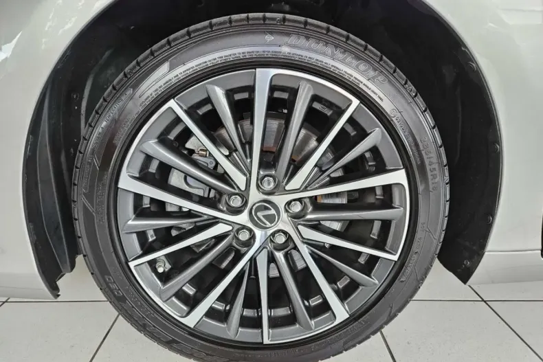 Lexus ES 300 din 2024 cu 10.880 km - oferta LEX135351 - foto 5