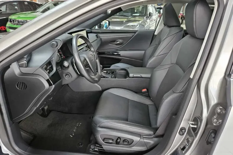 Lexus ES 300 din 2024 cu 10.880 km - oferta LEX135351 - foto 7