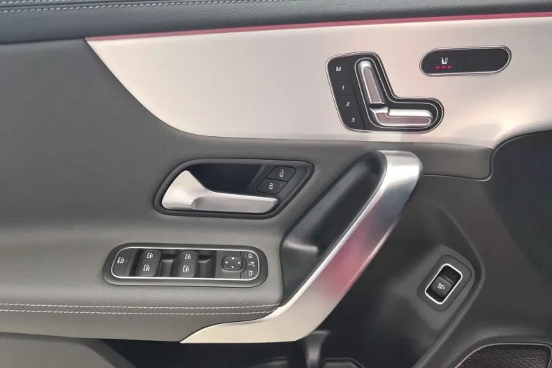 Mercedes-Benz CLA 45 AMG din 2024 cu 5.634 km - oferta MER135357 - foto 6