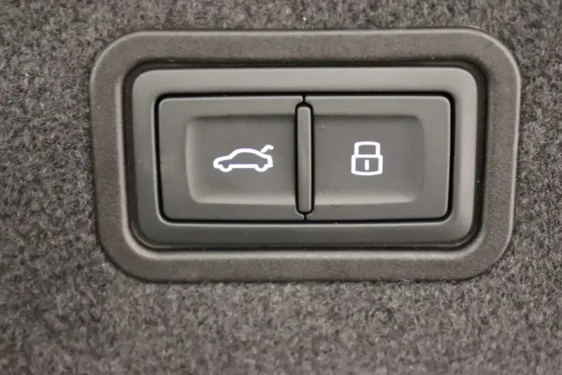 Audi A8 din 2023 cu 22.375 km - oferta AUD135392 - foto 3