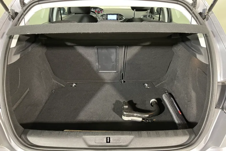 Peugeot 308 din 2020 cu 136.772 km - oferta PEU135451 - foto 11