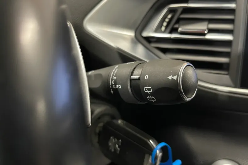 Peugeot 308 din 2020 cu 136.772 km - oferta PEU135451 - foto 26