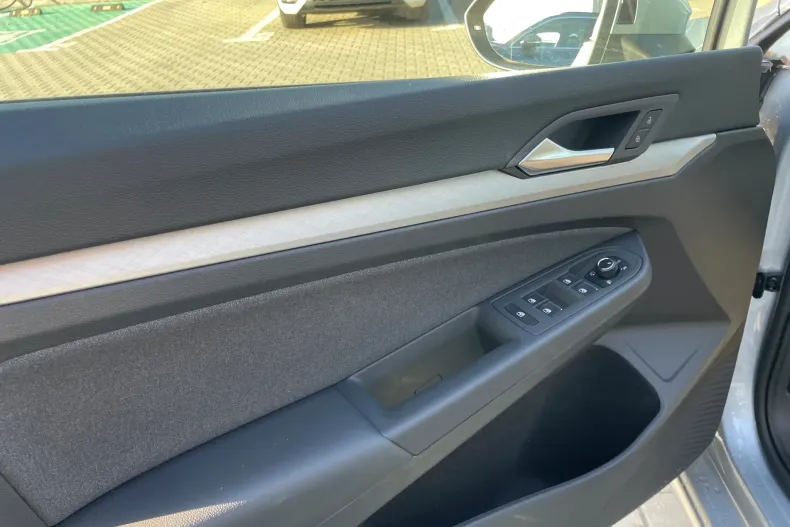 Volkswagen Golf din 2025 cu 1 km - oferta VOL135466 - foto 9