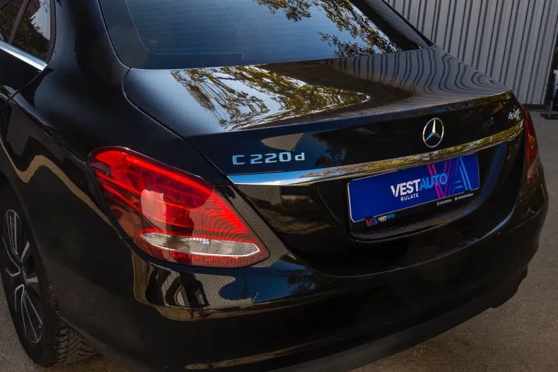 Mercedes-Benz C din 2020 cu 70.935 km - oferta MER135534 - foto 38