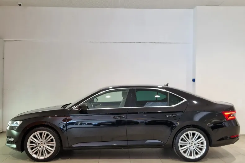 Skoda Superb din 2022 cu 74.863 km - oferta SKO135561 - foto 2