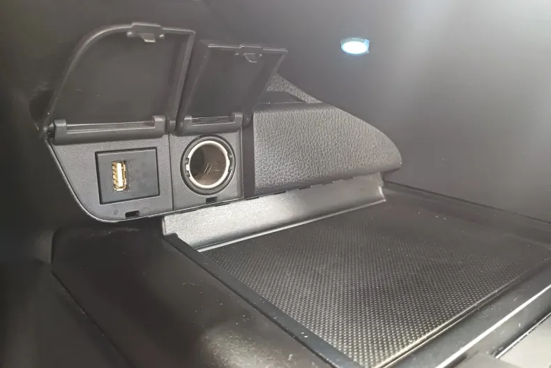 Toyota Camry din 2022 cu 23.879 km - oferta TOY135567 - foto 20