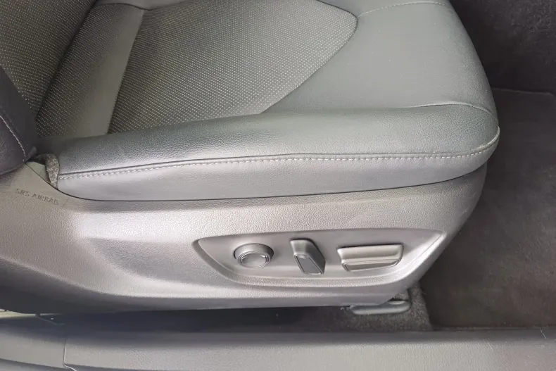 Toyota Camry din 2022 cu 23.879 km - oferta TOY135567 - foto 21