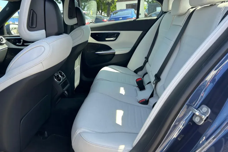 Mercedes-Benz C din 2024 cu 9.800 km - oferta MER135569 - foto 11