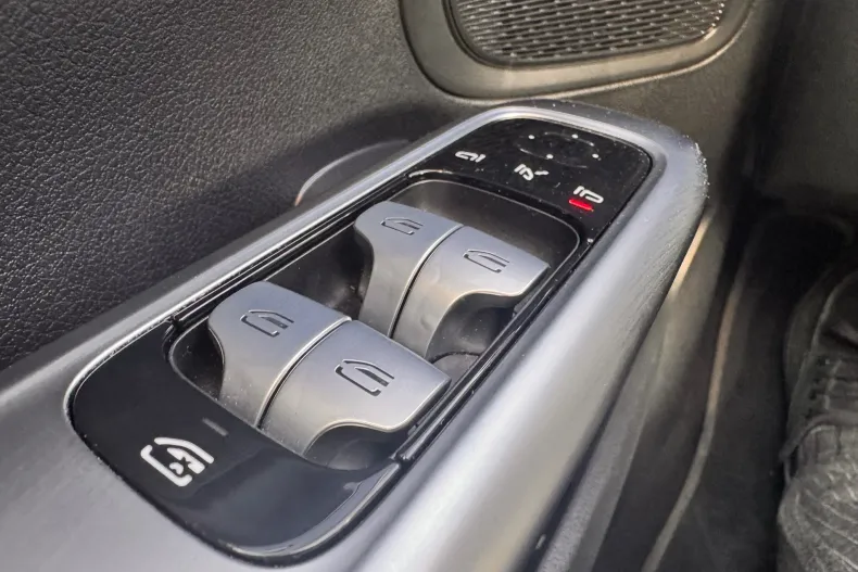 Mercedes-Benz C din 2023 cu 46.992 km - oferta MER135571 - foto 23