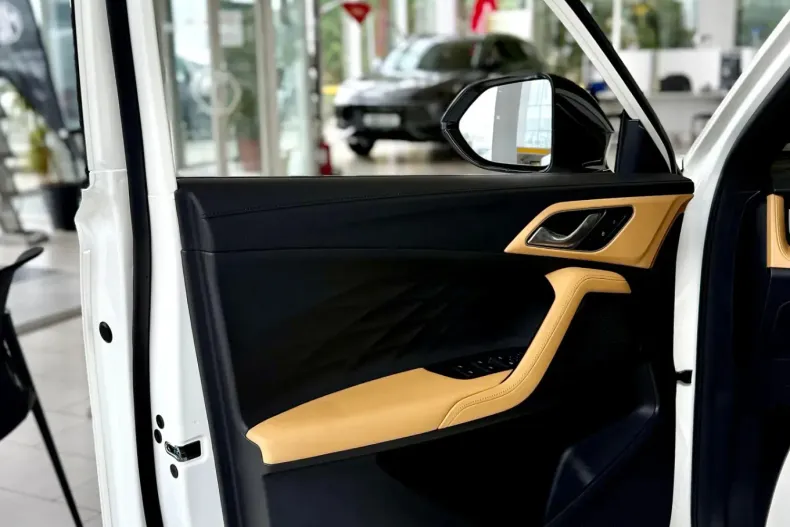 MG HS din 2025 cu 2 km - oferta MG0135574 - foto 4