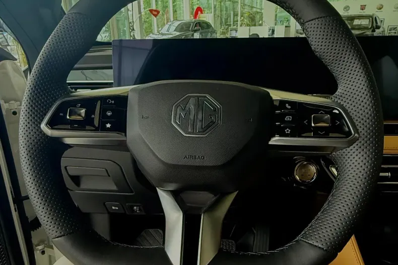 MG HS din 2025 cu 2 km - oferta MG0135574 - foto 8
