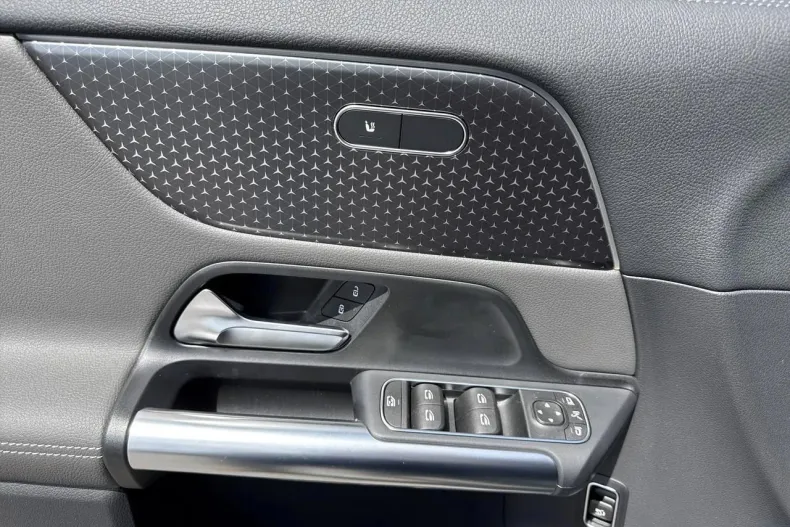 Mercedes-Benz EQA din 2025 cu 10 km - oferta MER135629 - foto 12