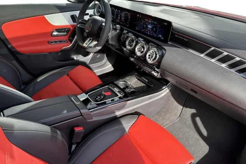 Mercedes-Benz CLA din 2023 cu 3.144 km - oferta MER135662 - foto 19