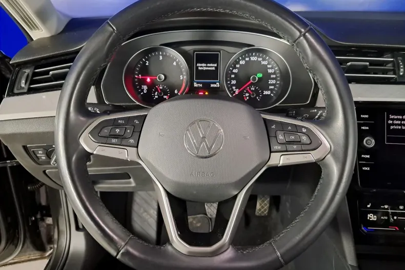 Volkswagen Passat din 2022 cu 99.563 km - oferta VOL135678 - foto 11