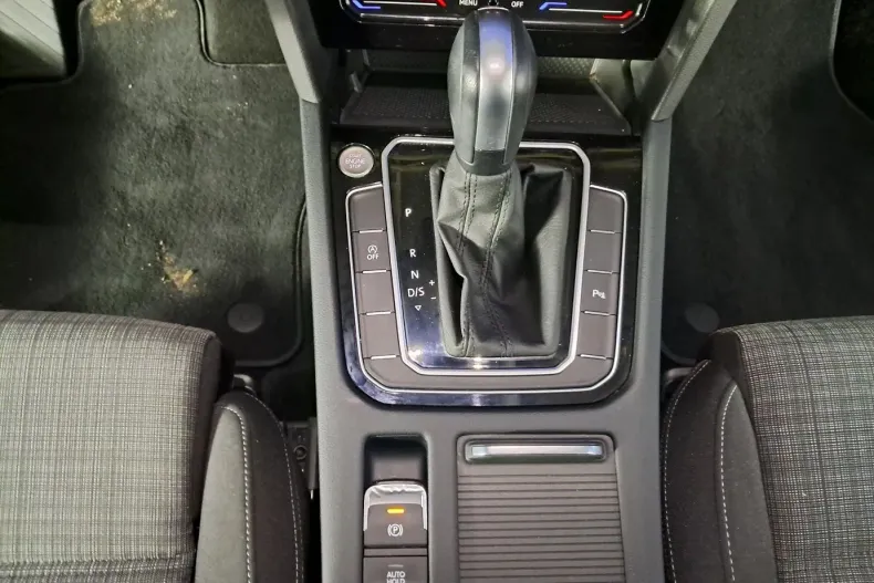 Volkswagen Passat din 2022 cu 99.563 km - oferta VOL135678 - foto 17