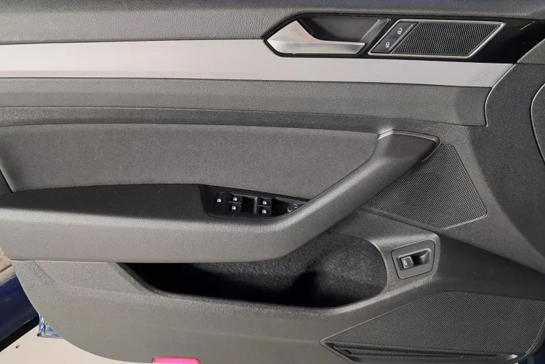 Volkswagen Passat din 2020 cu 65.041 km - oferta VOL135704 - foto 9